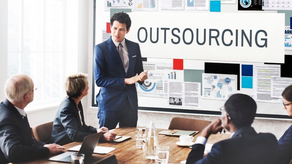 Ưu và nhược điểm của loại hình Outsourcing